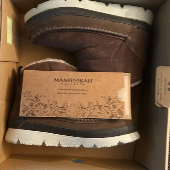 Manitobah Woman’s WP Pacific Insulated Fossil Brown Pull On Puffer Boots 7.5 9